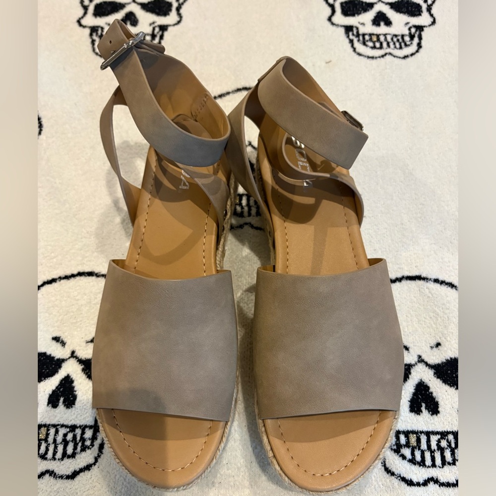 Stylish Tan Sandals for Women